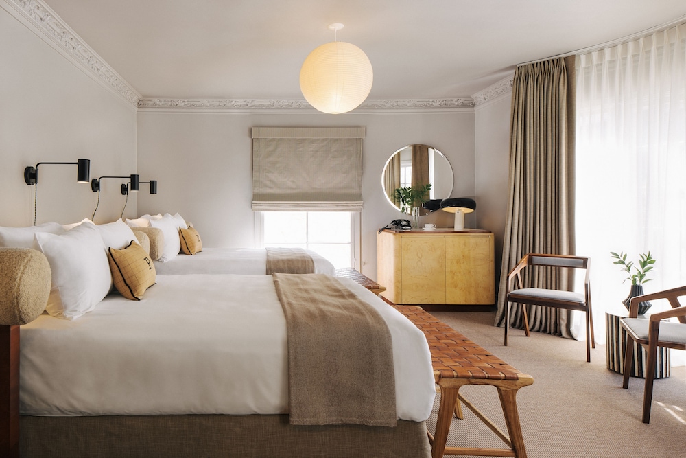 STANDARD, 2 QUEEN BEDS