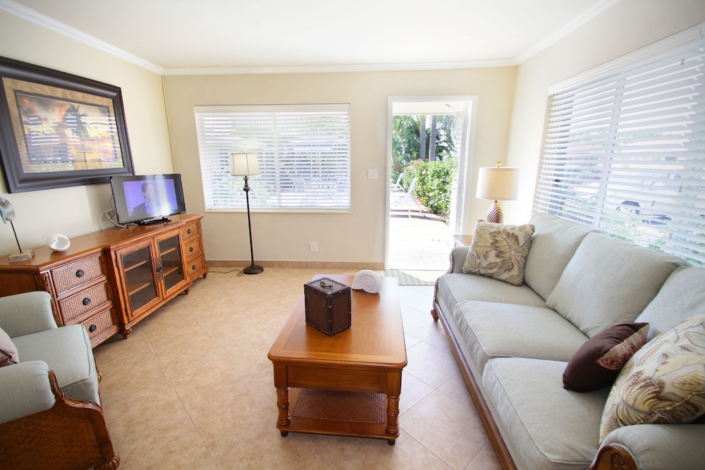Casitas Coral Ridge formerly Estoril Paradise Inn 37/50