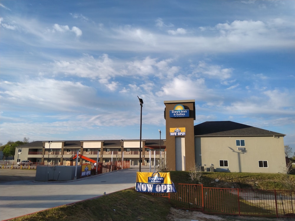 Days Inn & Suites By Wyndham Downtown/University Of Houston 49/60