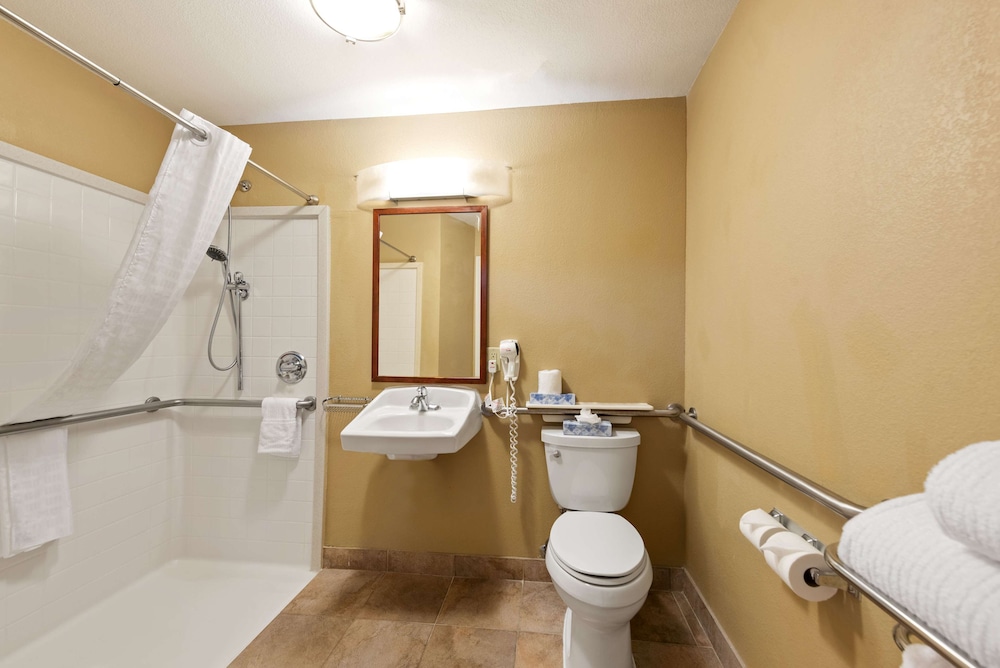 Candlewood Suites Houston Kingwood 25/59