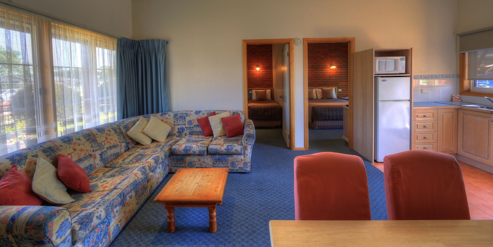 Tanjil Motor Inn 29/48