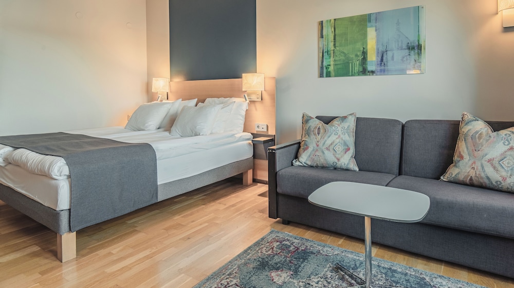 Hotel Waterfront 30/50
