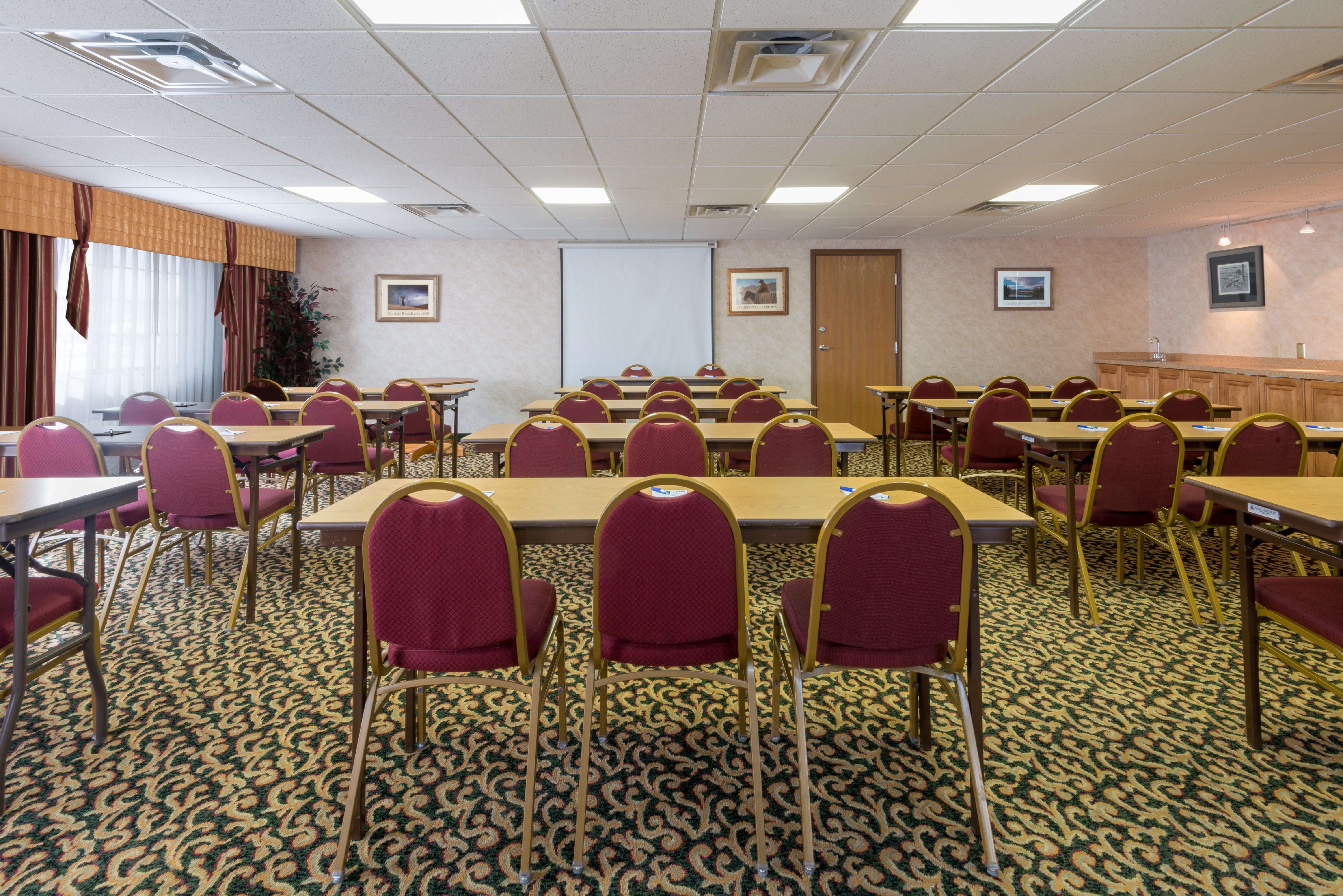 Holiday Inn Express Hotel Suites Raton 34/40