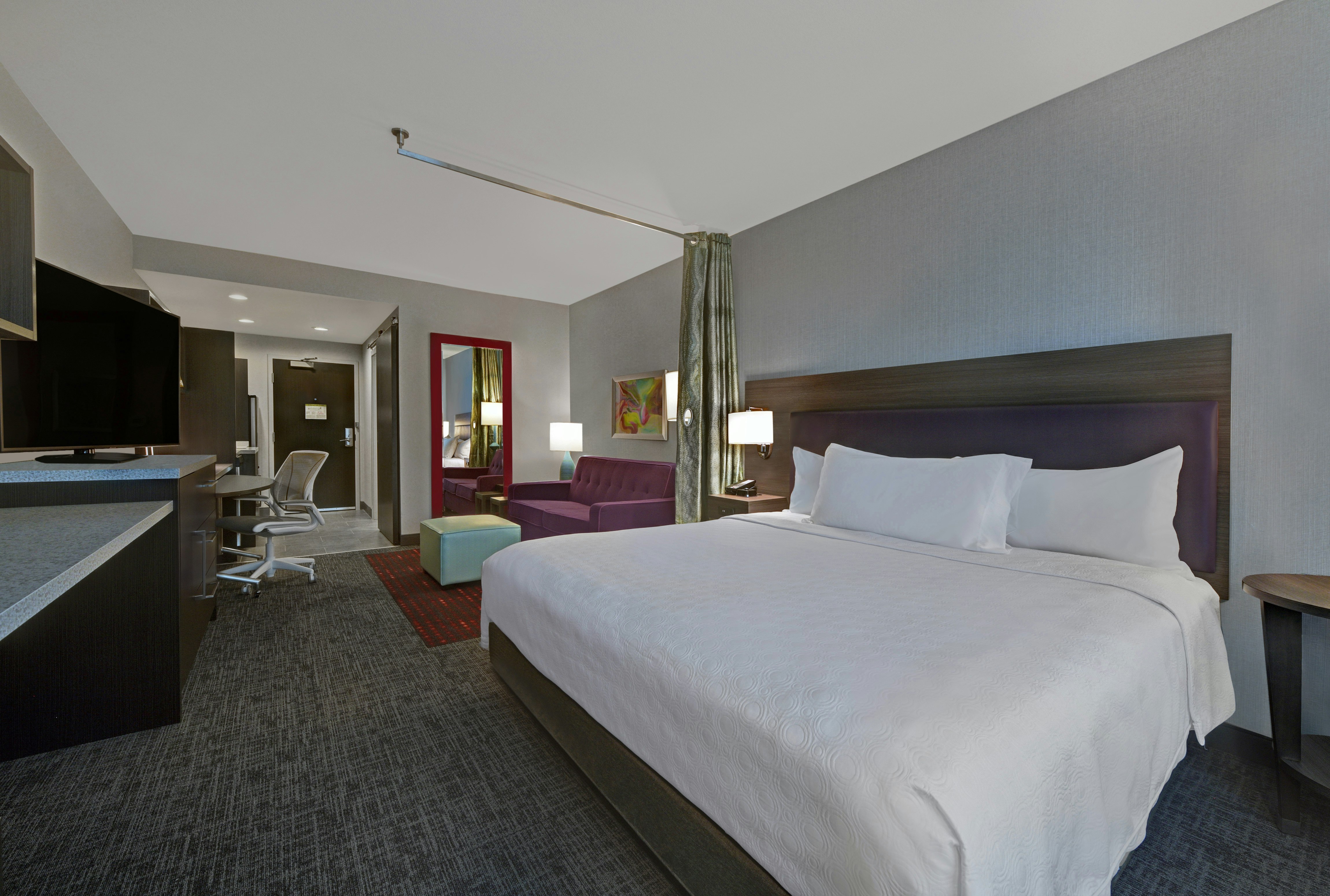 STUDIO, SUITE, KING BED