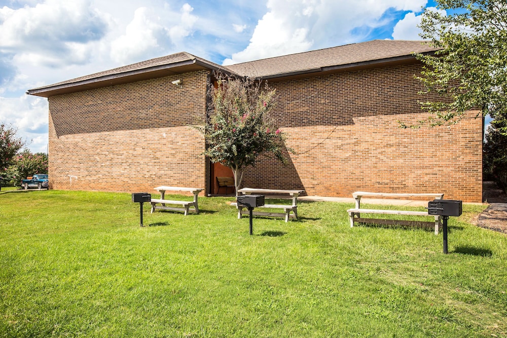 Suburban Extended Stay Warner Robins 7/35
