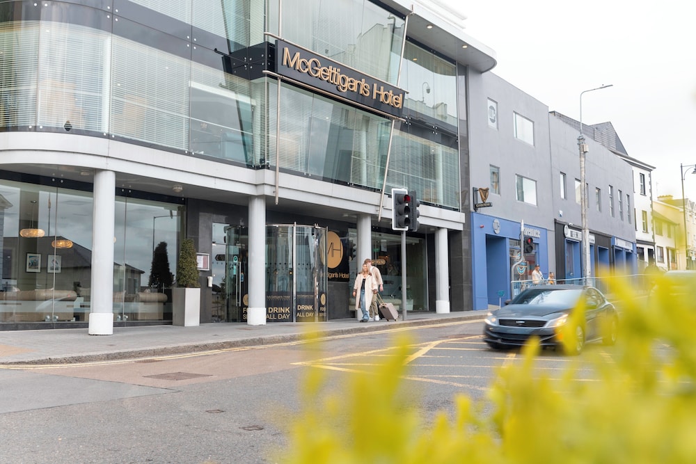 Mcgettigan's Hotel Letterkenny 34/35