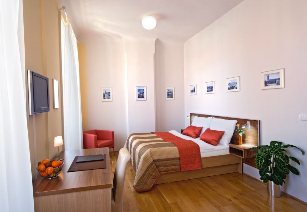 Monastery Hotel 53/89