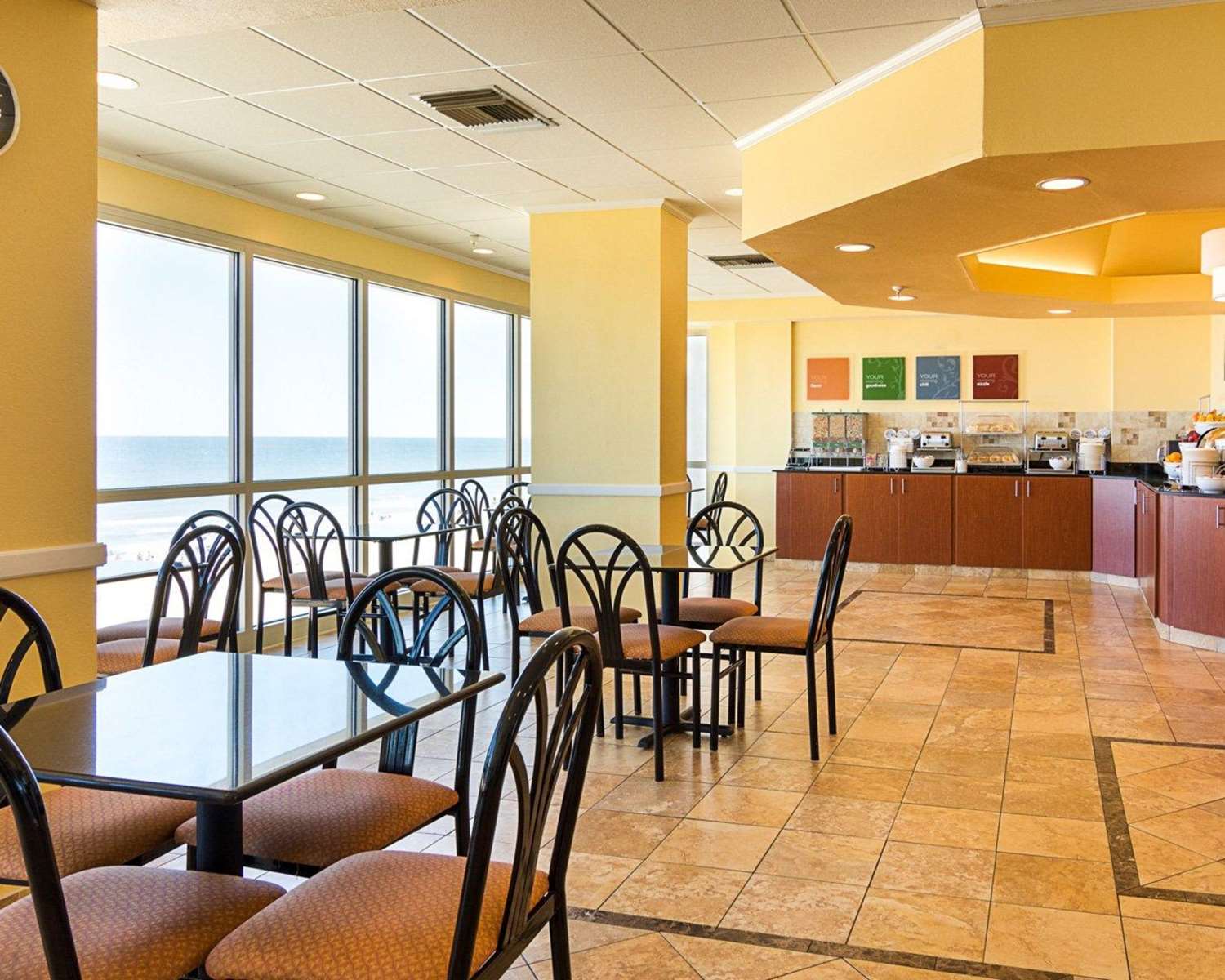 Comfort Suites Beachfront 14/16