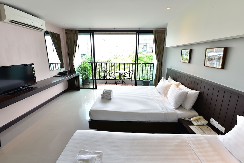 ROOM, TRIPLE