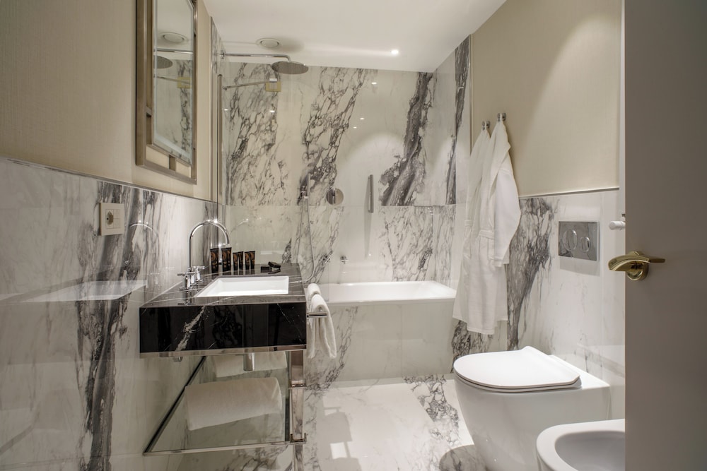Aria Palace 30/30