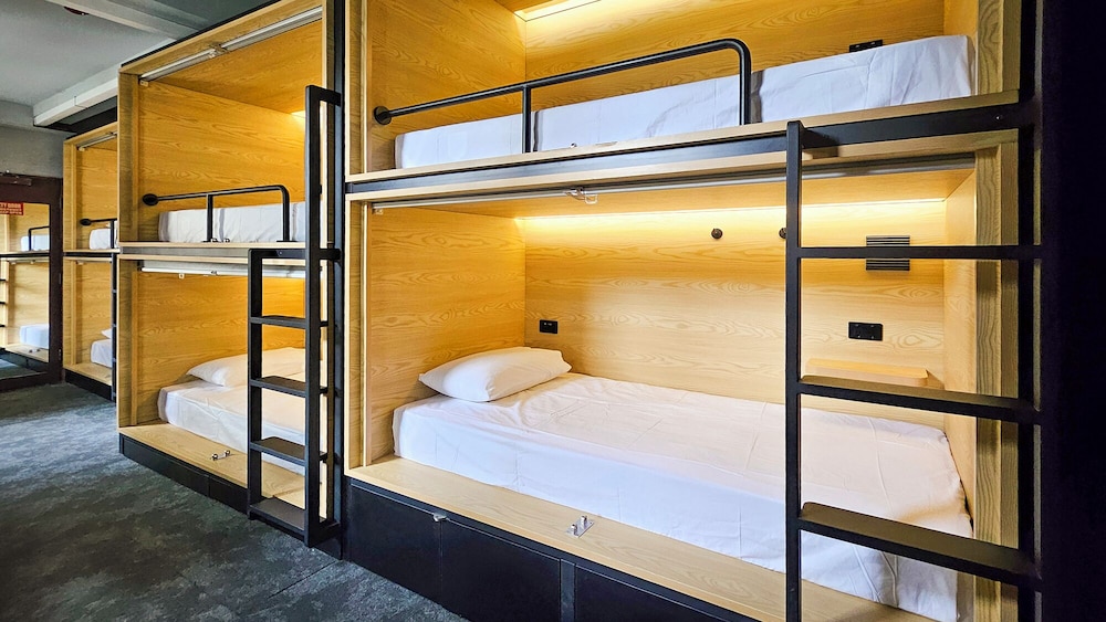 The Capsule Hotel 9/30