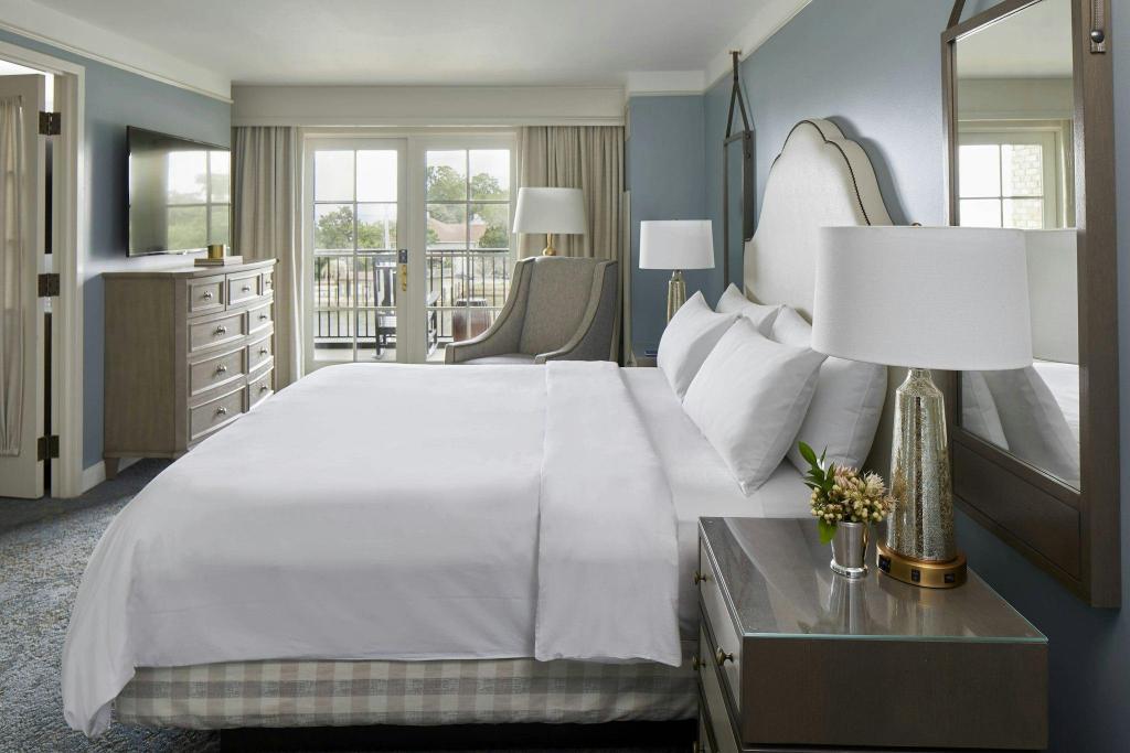 1 Bedroom, Grand, Suite, King Bed, Marina View, Sofa, Balcony, Spa Building