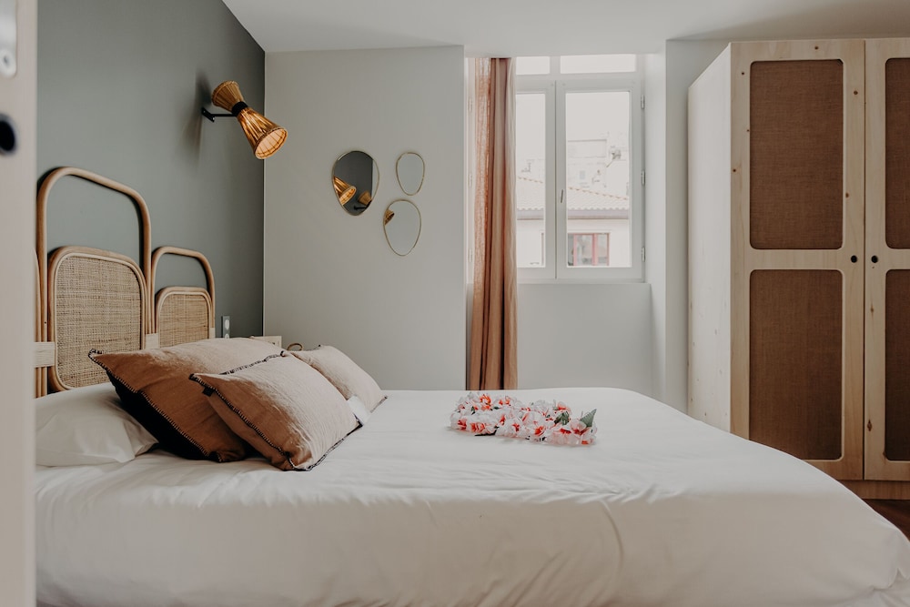 Palym Hotel 8/50