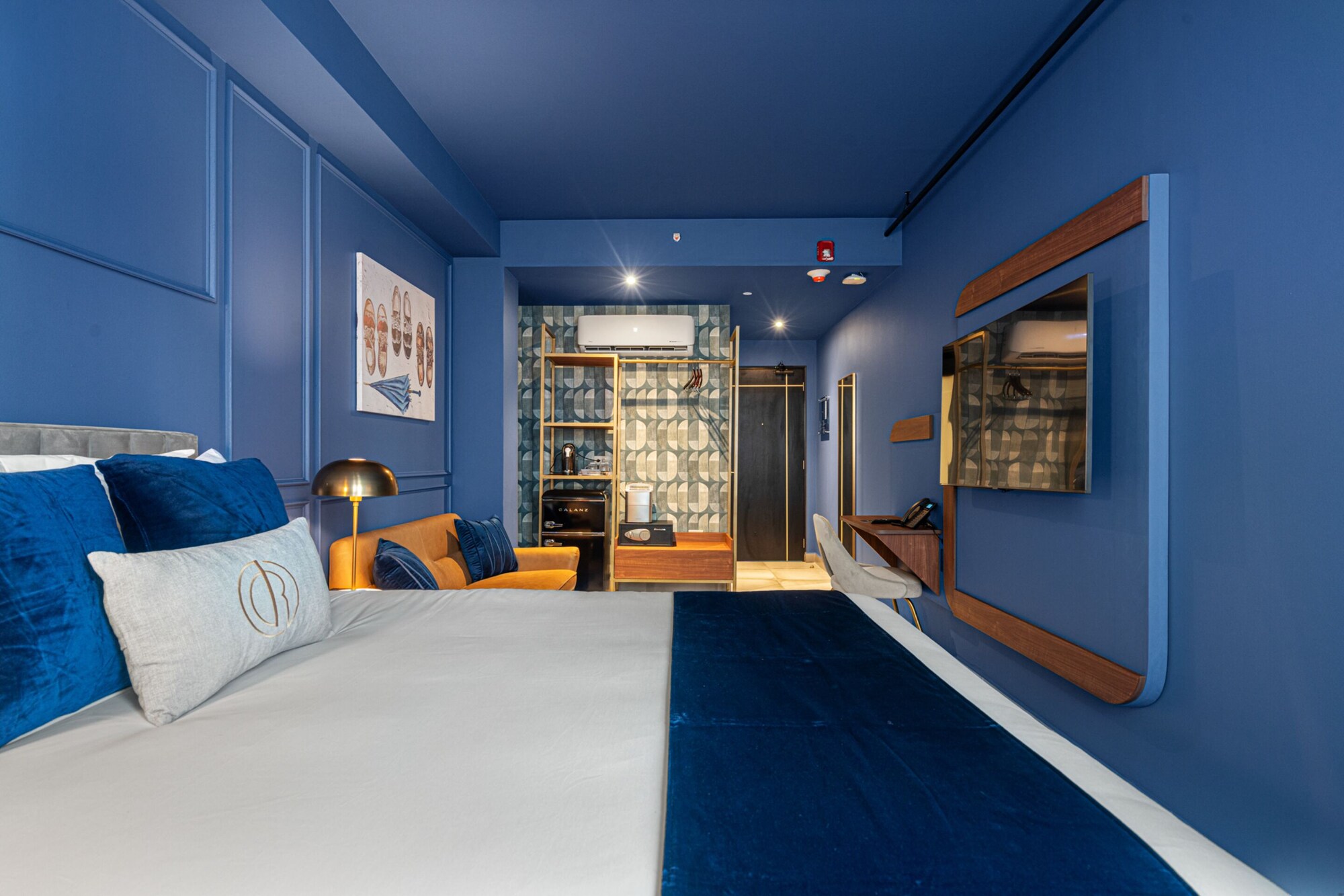 CLASSIC, QUEEN BED