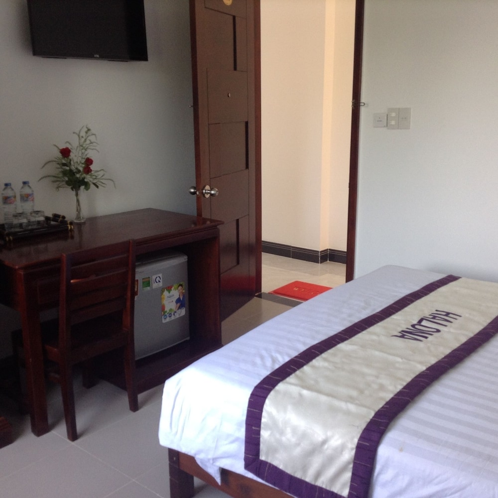 Halona Hotel 6/35