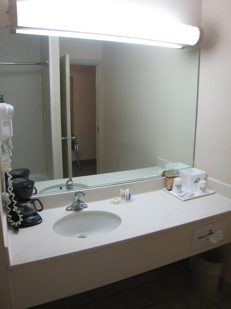 Days Inn by Wyndham Columbus Airport 21/37