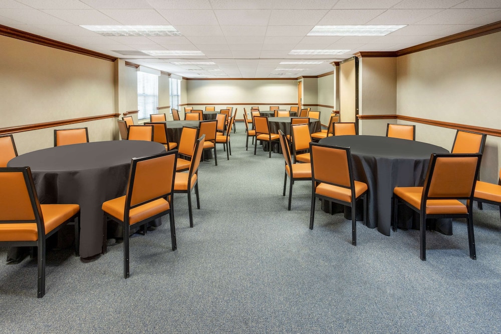 Hyatt House Parsippany East 32/46