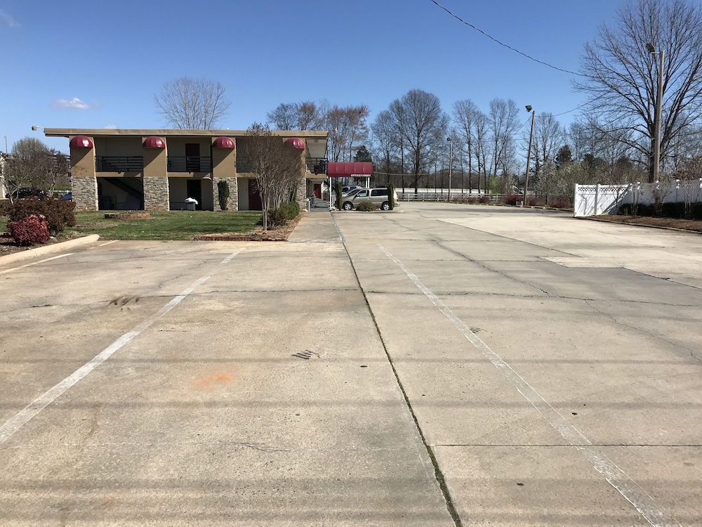 Regency Inn 35/49