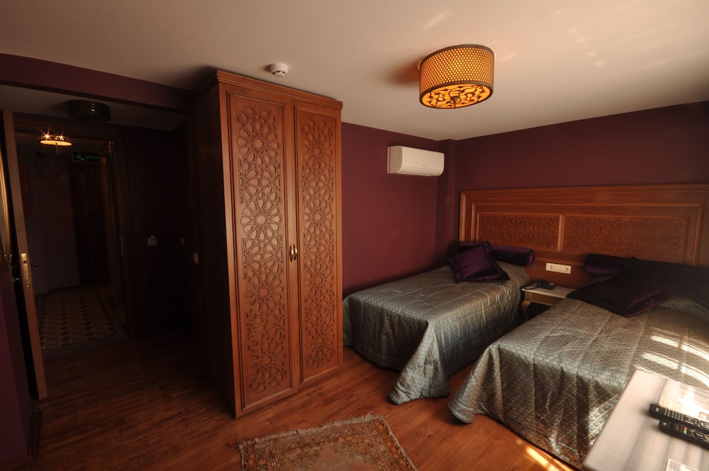 MERIAL HOTEL 16/43
