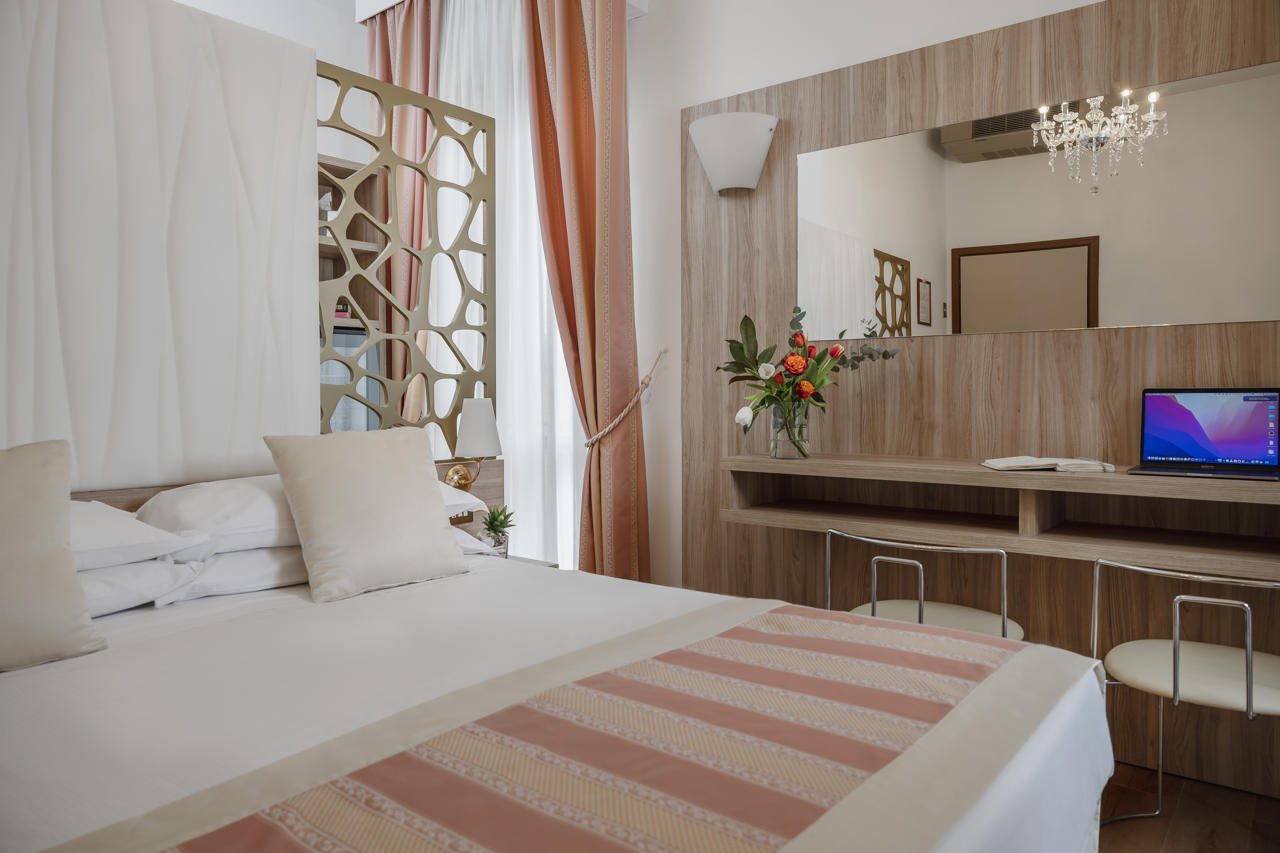 Hotel Re Enzo 66/102