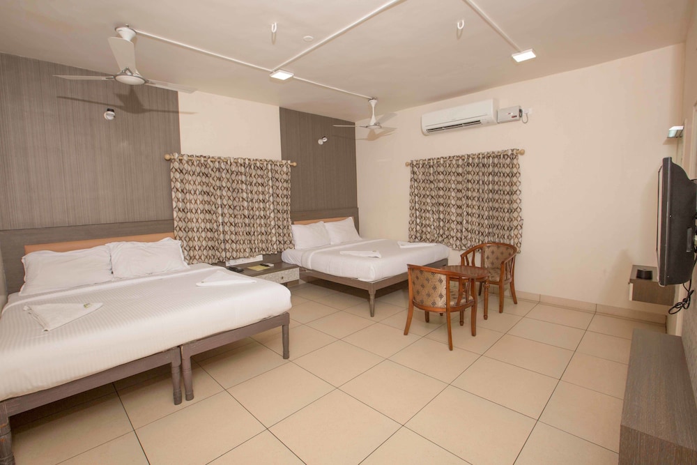 HOTEL SOWNTHARIYAM 14/30