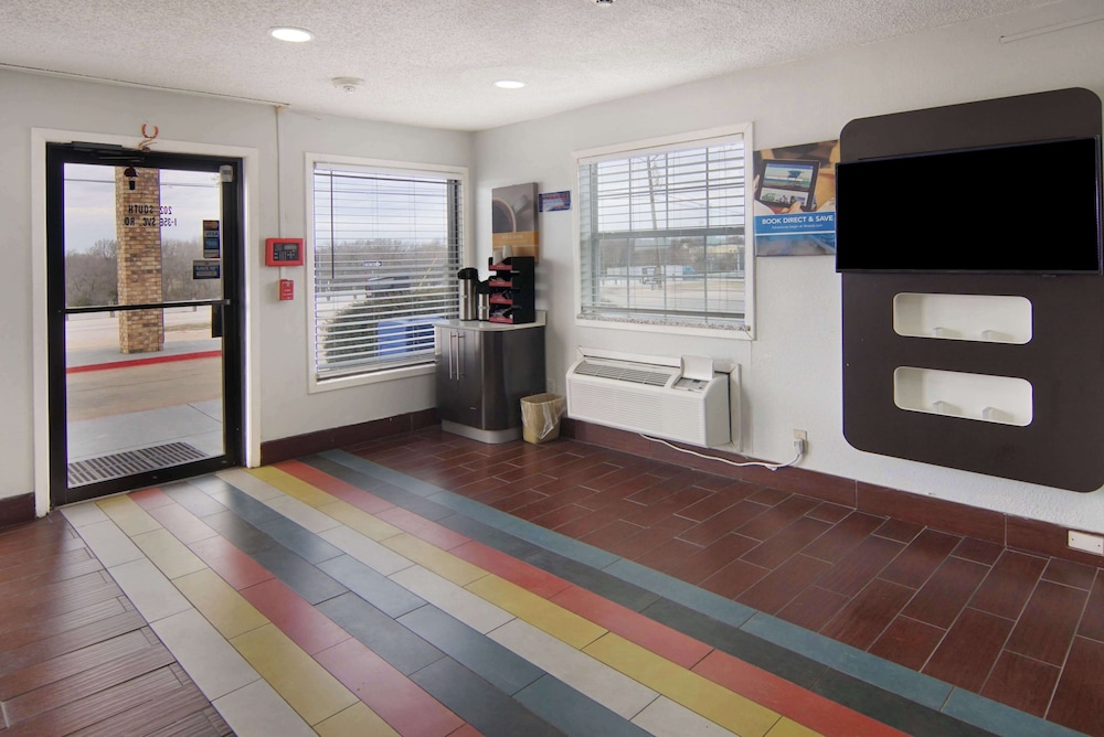 Lobby at Motel6 Red Oak, TX - Dallas, Red Oak - TX