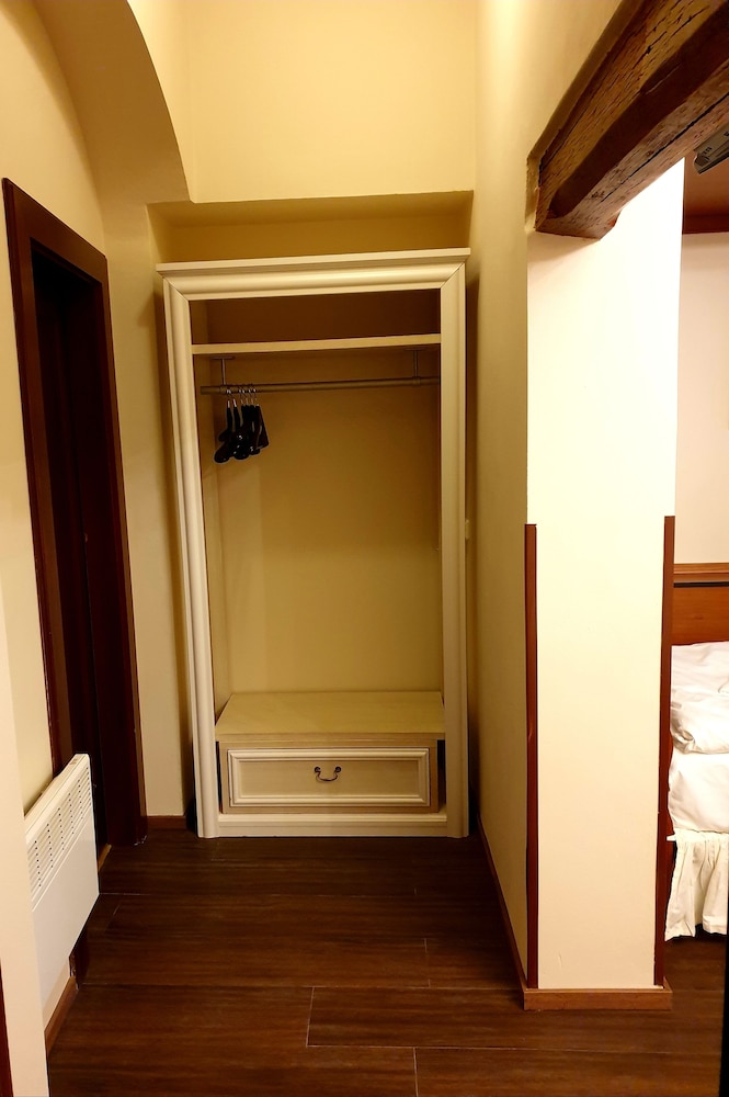 ECONOMY, TWIN BEDS