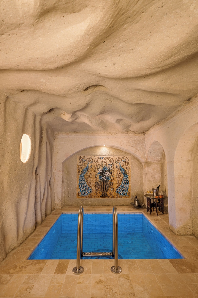 SUITE, PRIVATE POOL