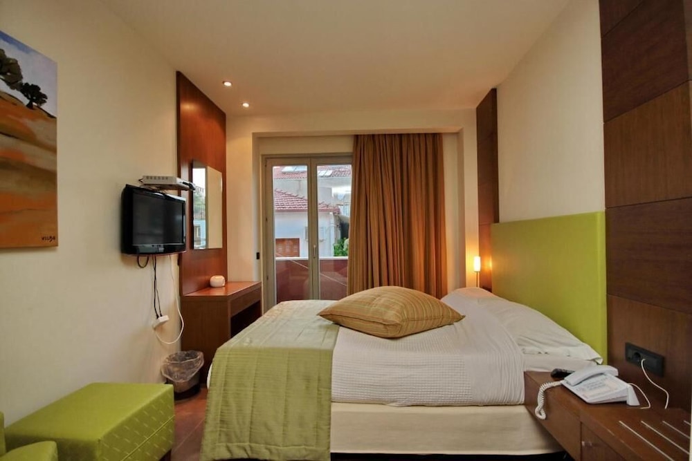 Astros Beach Hotel 24/55