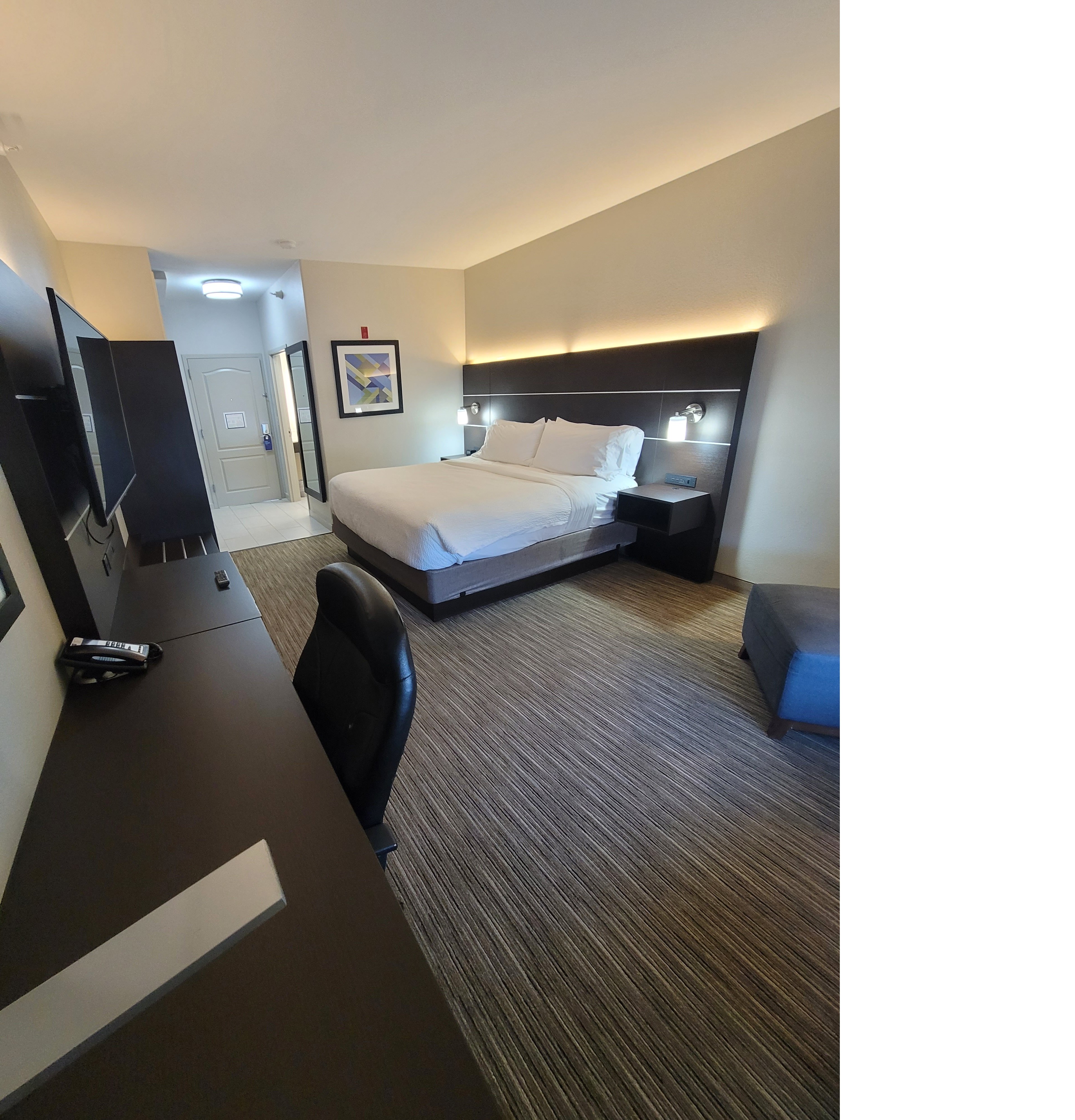 Leisure, King Bed، Holiday Inn Express and Suites - Junction City, Kansas 2/2