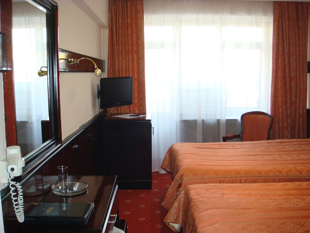 Otrar Hotel 24/54