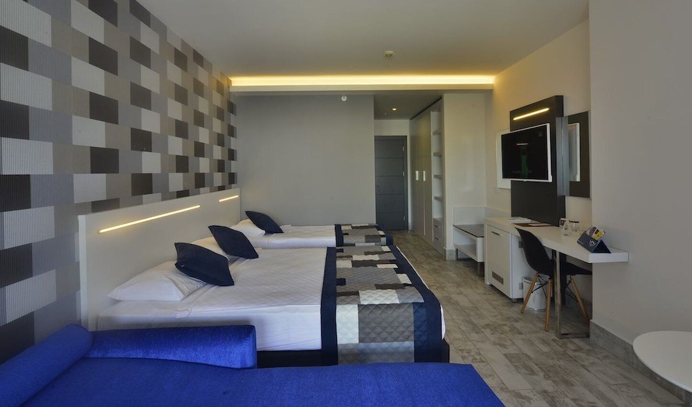 White City Beach - Adults Only +16 33/45