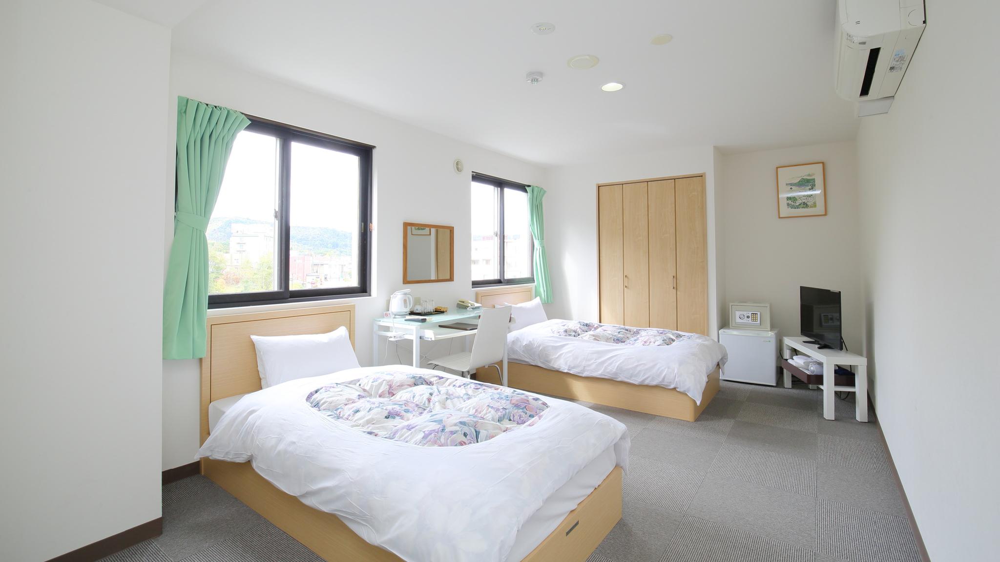 Room, Twin Beds, Mountain Side