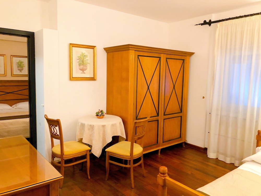 Florio Opera Hotel 47/65