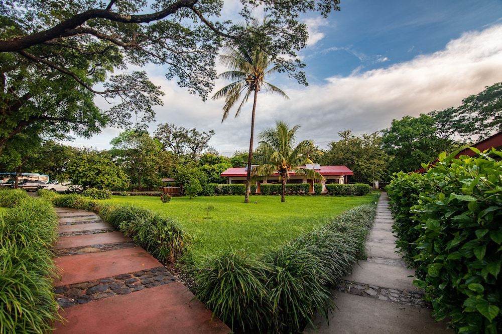 Hacienda Guachipelin Hotel 66/71