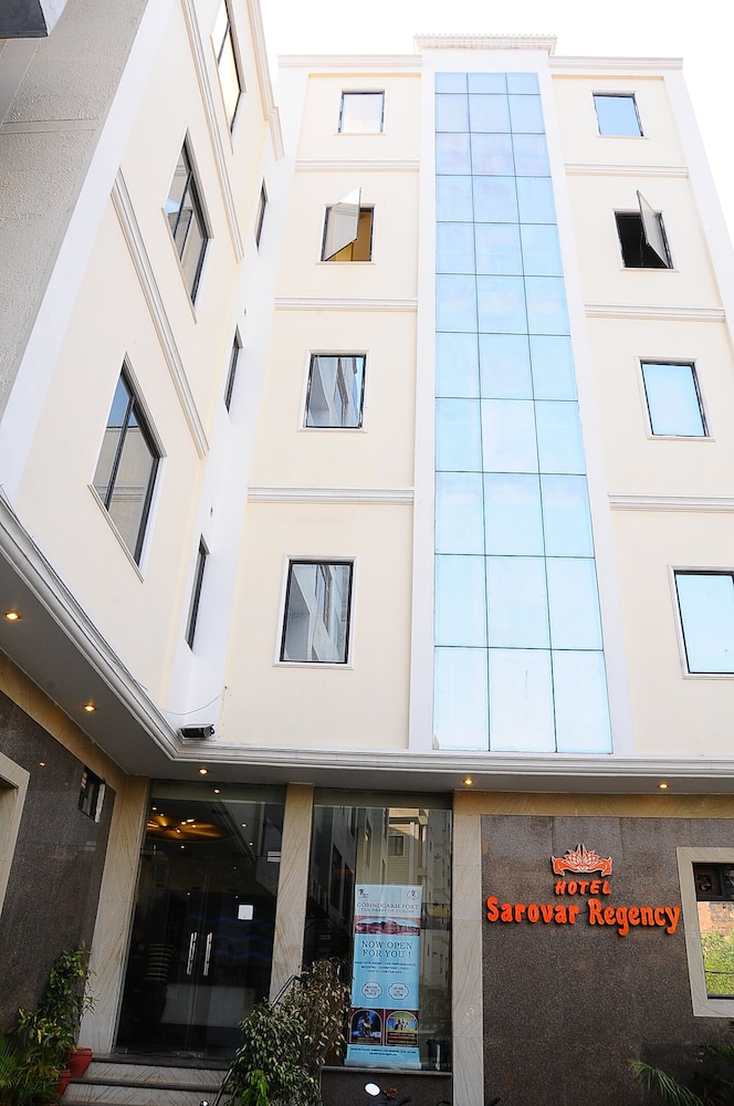 Hotel Sarovar Regency 1/27