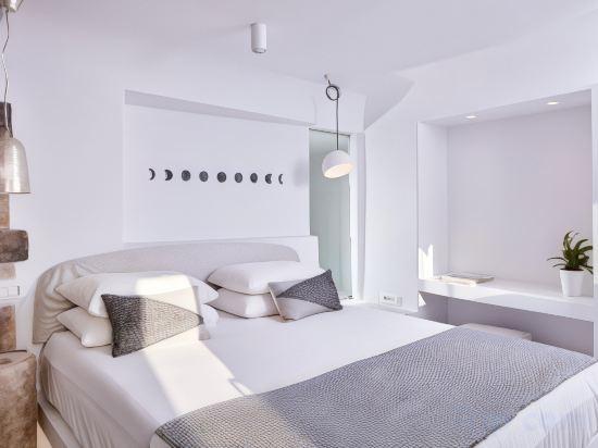 SUITE, SEA VIEW, INDOOR JETTED TUB