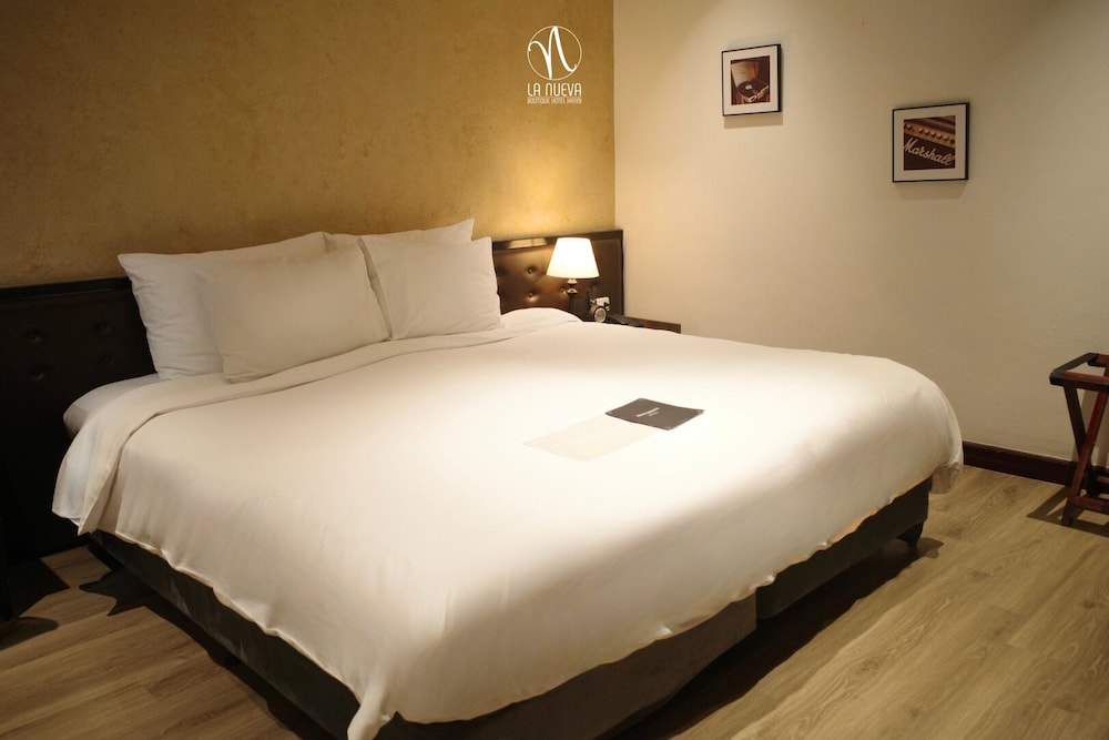 STANDARD, DOUBLE OR TWIN BED, NO WINDOW