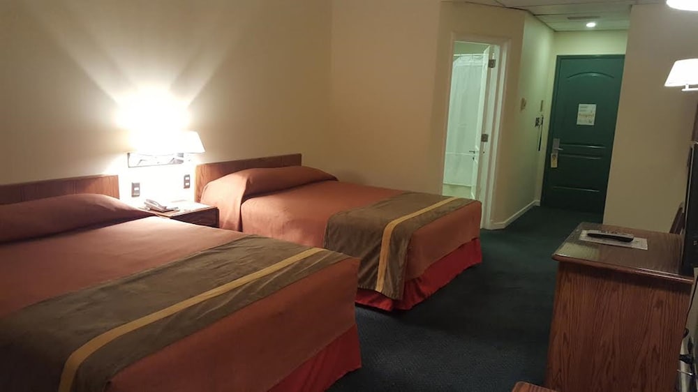 ROOM, 2 DOUBLE BEDS
