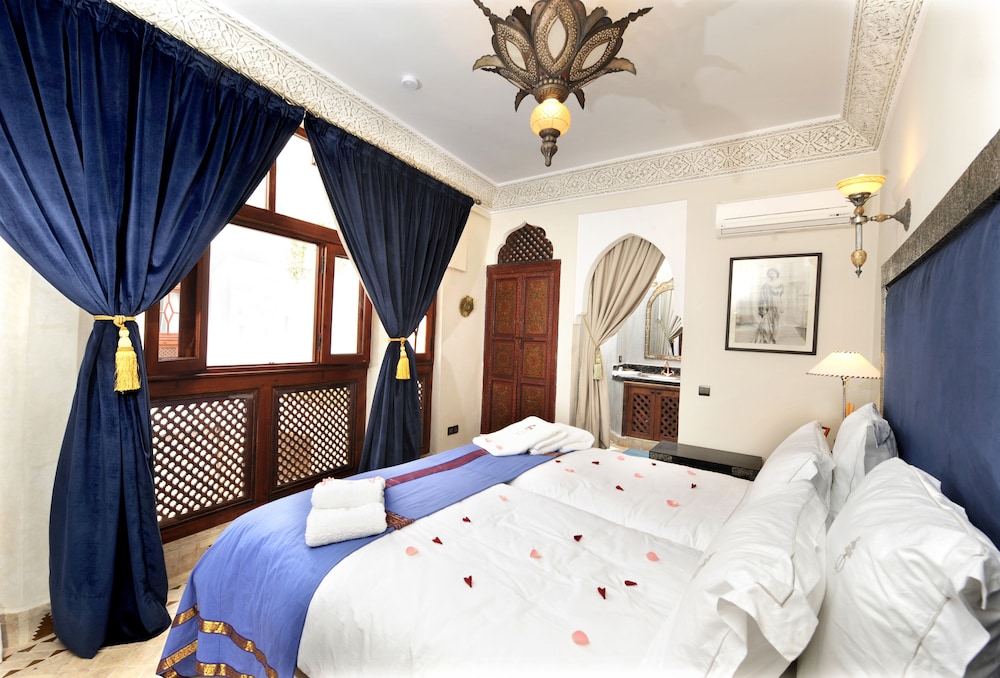 Island, Twin Beds