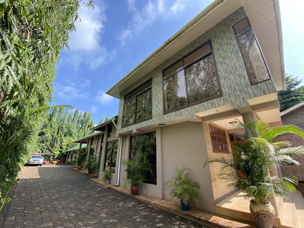 Sangana Lodge 2/50