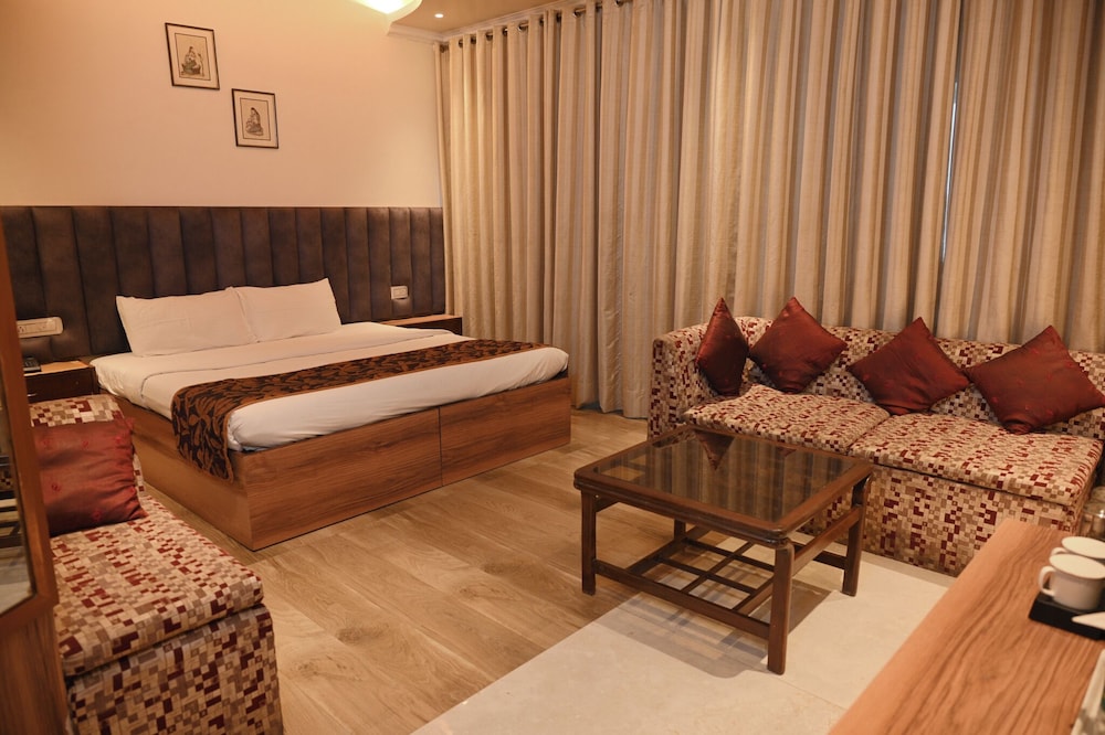 Jullundur Hotel 24/49
