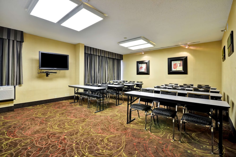 Hampton Inn Memphis-Poplar 44/53