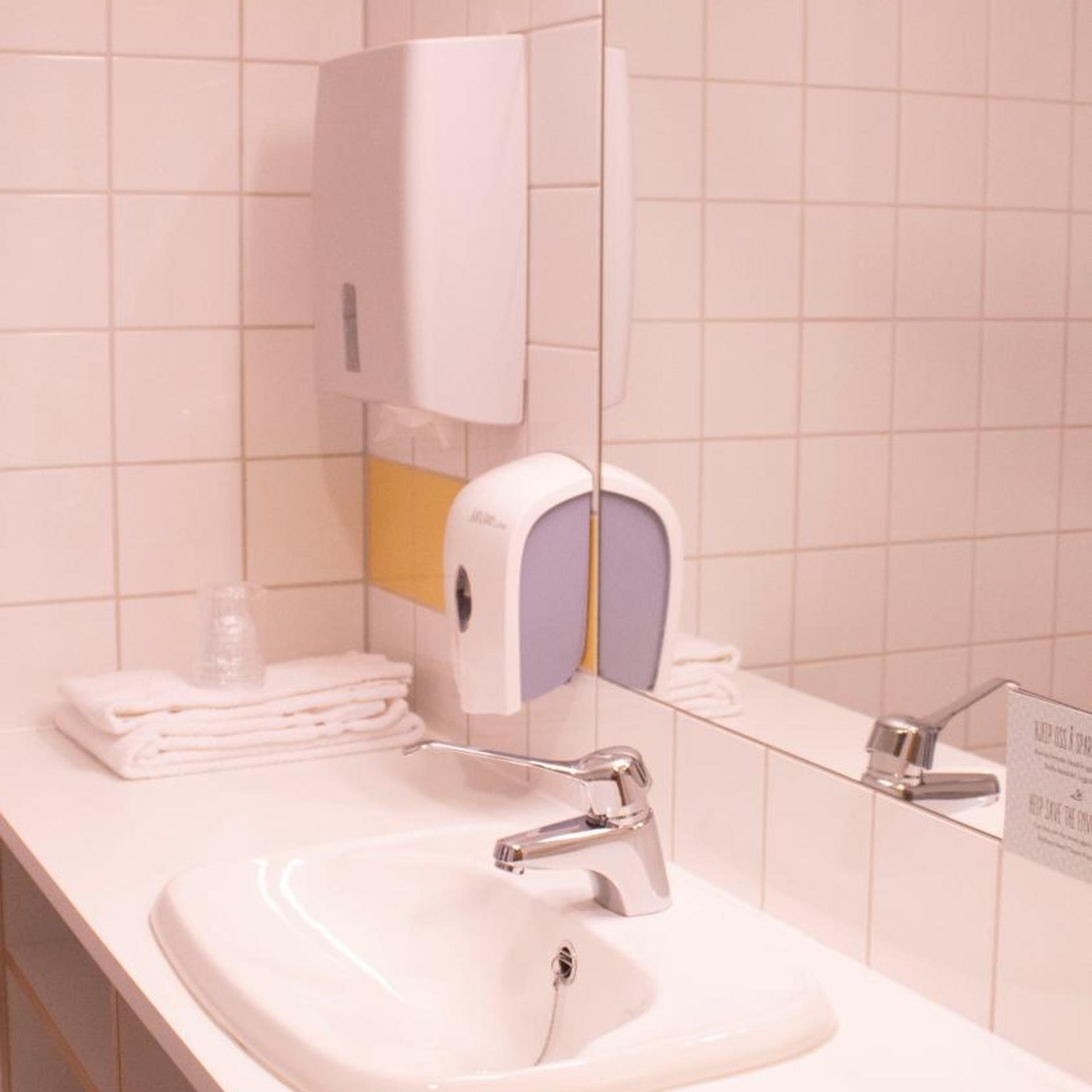 Ulleval Hotel 45/46