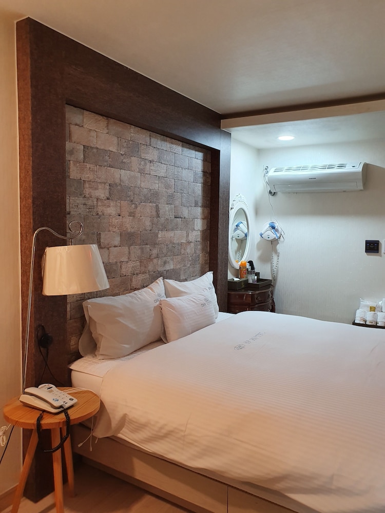 CNN Hotel 16/50