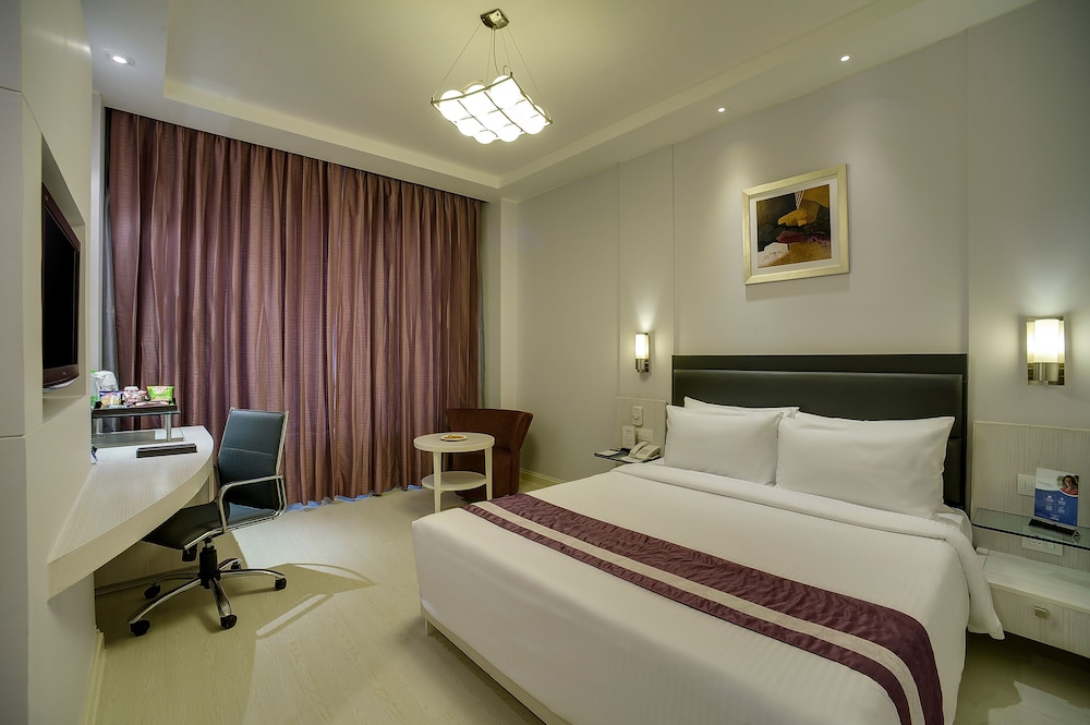 Sarovar Portico Naraina 25/54