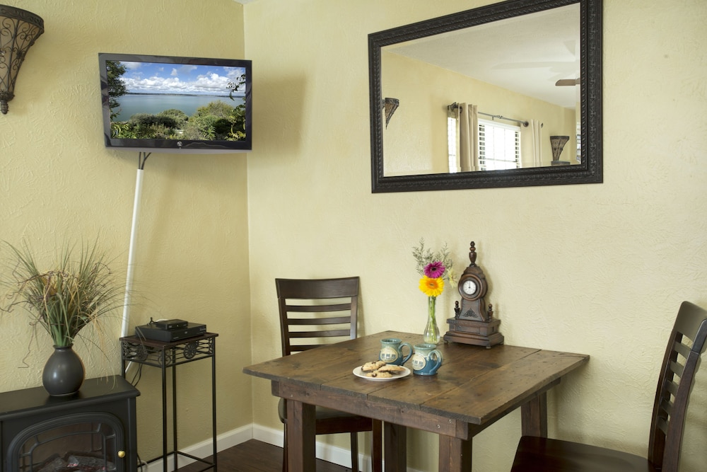 The Lakehouse Bed & Breakfast 20/46