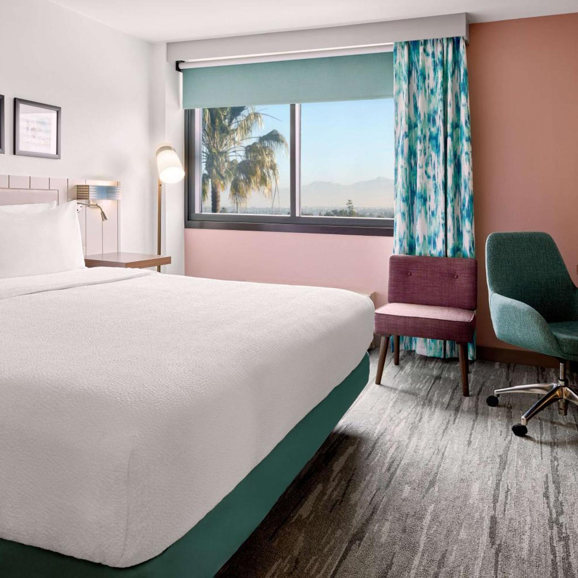 ROOM, KING BED, HIGH FLOOR