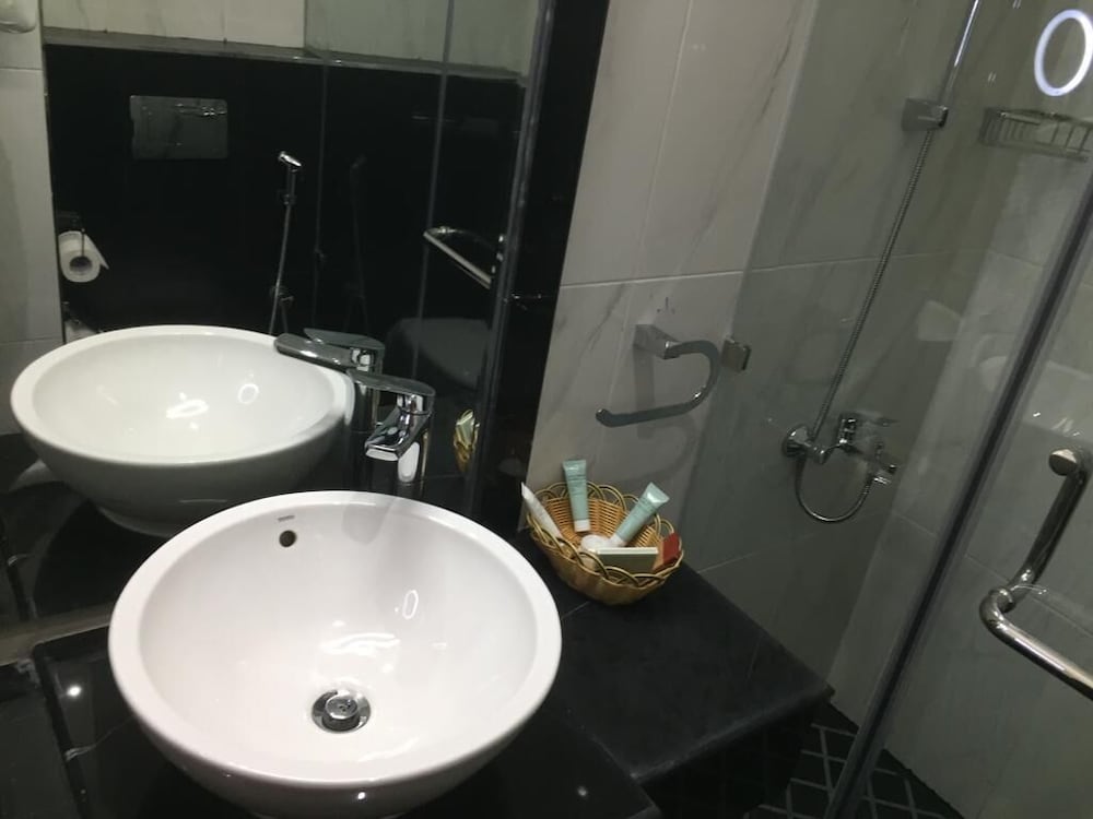 Royal Qatar Hotel 44/45