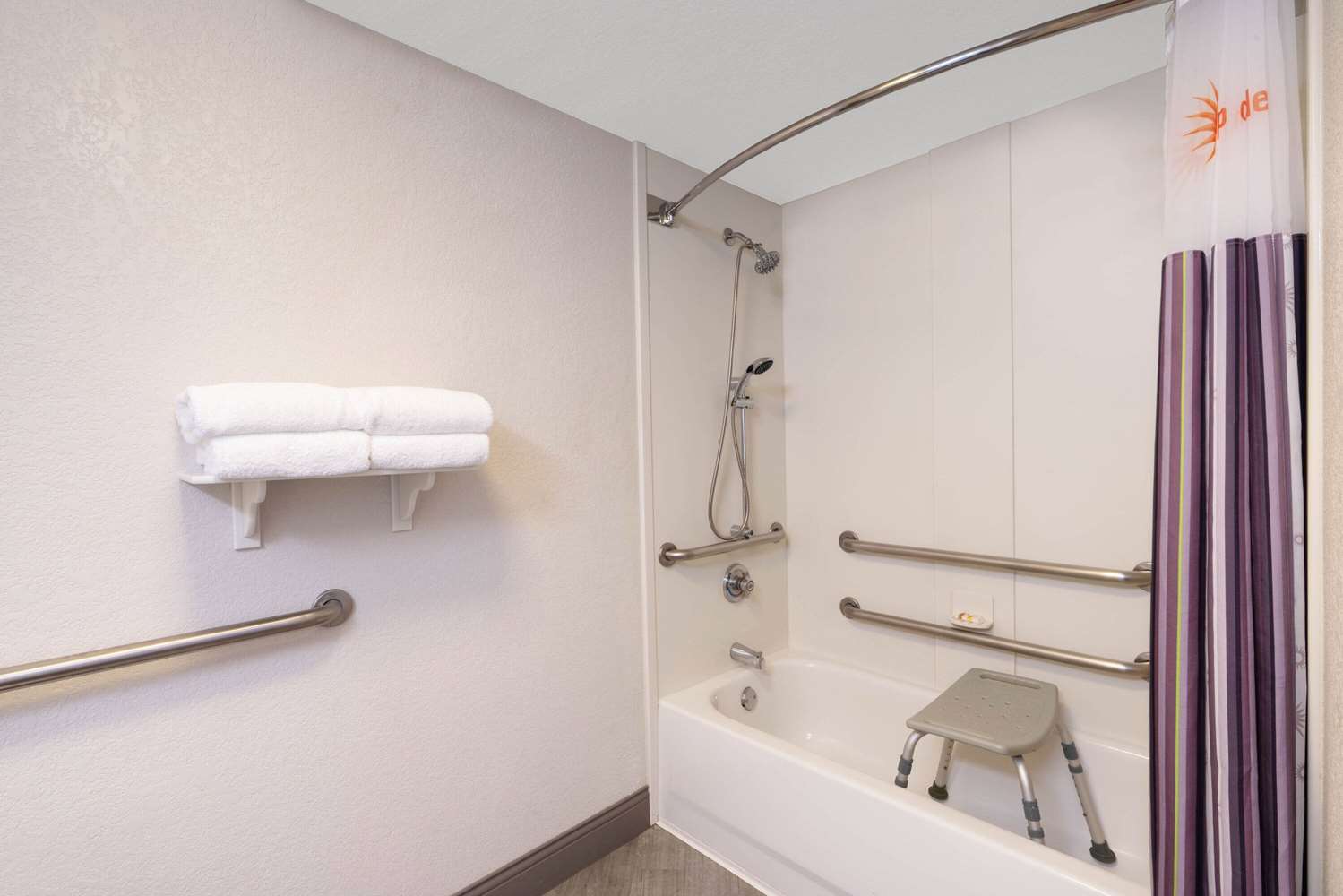 La Quinta Inn Suites Pueblo 46/48